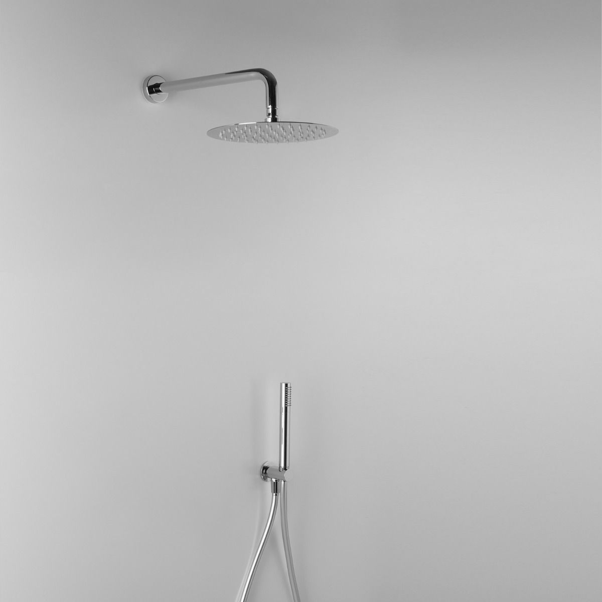 Colonna doccia con soffione tondo diametro 20 cm e presa d'acqua con doccino